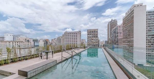 Loft com Piscina, Academia e localização privilegiada - 100 metros do Metro, Забронировать  Отели Сан-Паулу с бассейном, Бассейн