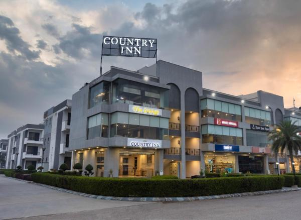 Country Inn Vrindavan, Забронировать  Отели штата Уттар-Прадеша с парковкой, Парковка