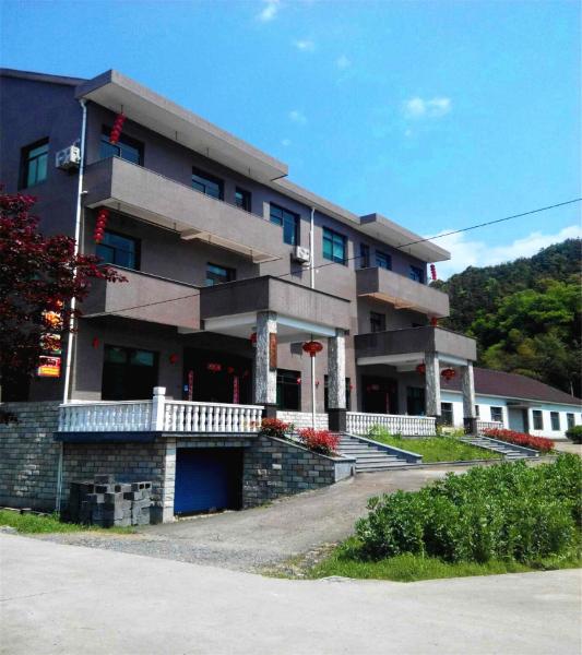 Tonglu Longyinju Hostel