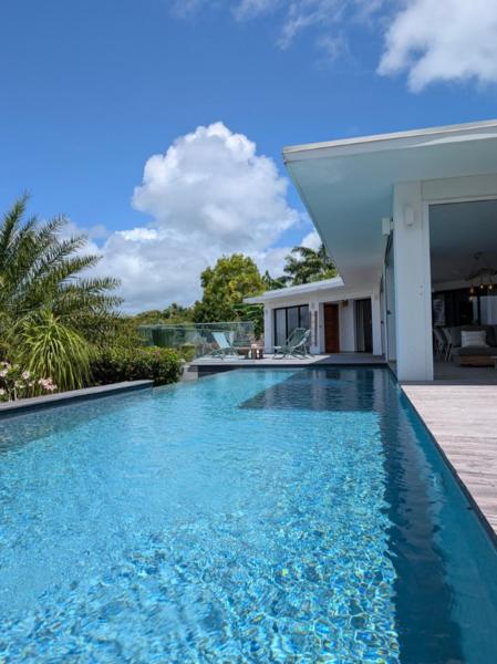 Villa Corinne Luxury New, Забронировать  Сент-Анн Grande-Terre, рядом с Пляж Святой Анны