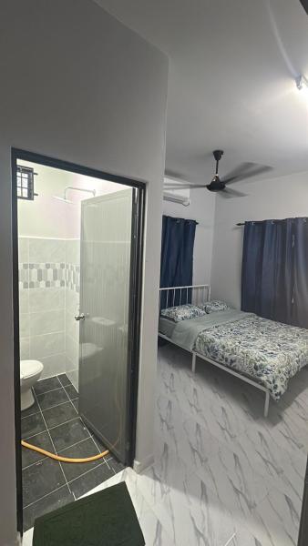 Papena Homestay 2, Забронировать  Отели Куала-Тренггану с парковкой, Парковка