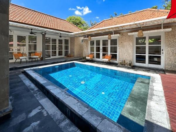 Hosih Terace in Sanur Villa - 3 BR Villa Beachside Sanur, Забронировать  Отели провинции Бали с парковкой, Парковка