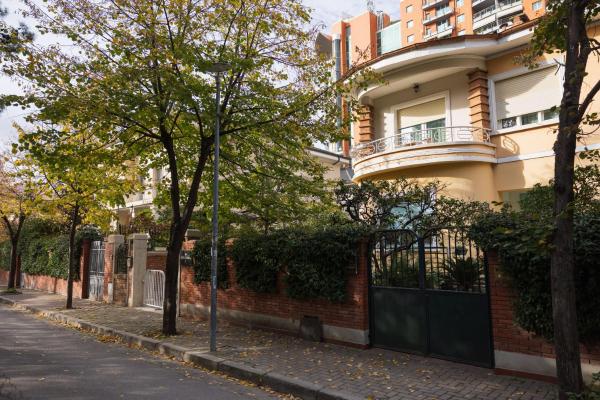 Ufo Boutique Hotel, Забронировать  Отели области Тираны с парковкой, Парковка