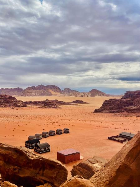 Wadi Rum Bedouin Life, Забронировать  Отели мухафаза Акабы с парковкой, Парковка