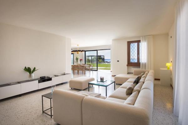Villa Ceriel Lakeview retreat, Забронировать  Отели Венето с парковкой, Парковка