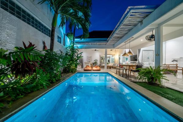 Villa GR888 - 3BR Tropical Comfort Seminyak, Забронировать  Семиньяк Бадунг