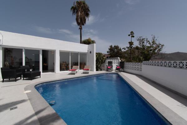 Villa La Florida Tranquil 3 Bedroom Villa, Забронировать  Отели Арона с бассейном, Бассейн