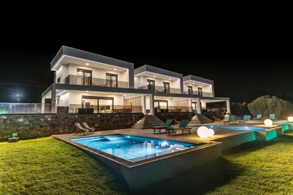 Inception Luxury Villas, Забронировать  Отели Неа-Скиони с бассейном, Бассейн