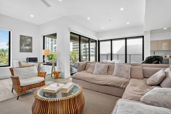 Shoreline Villa by Rove - Rooftop & Beach Access, Забронировать  Port Laudania штат Флорида