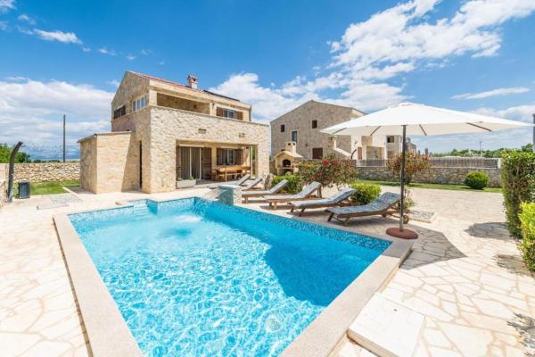 Villa with heated pool, waterfall, sandy beach - by TRAVELER tourist agency Krk - ID 2170, Забронировать  Привлака Задарская жупания
