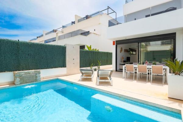 Villa in Los Alcazares, Забронировать  Отели Лос-Алькасарес с парковкой, Парковка