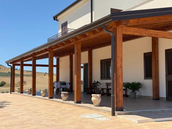 Agriturismo Paradiso, Забронировать  Отели Серрадифалько с парковкой, Парковка