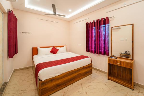 VSA Residency Near Eden Beach, Забронировать  Отели штата Тамилнада с парковкой, Парковка