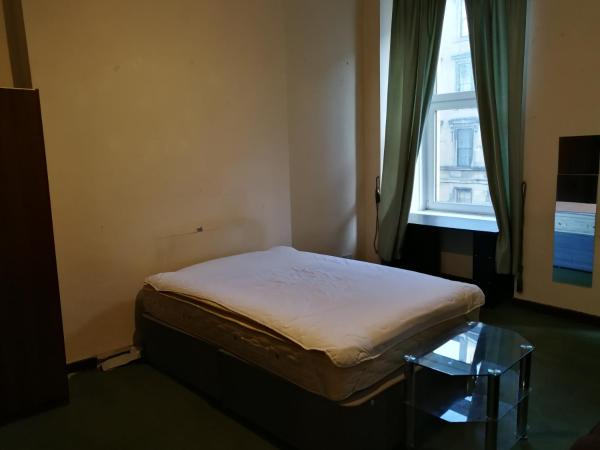 Private room Glasgow, Забронировать  Отели Глазго с парковкой, Парковка
