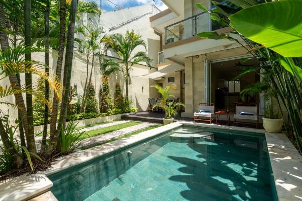 Prime Location Seminyak 3BR Pool Villa, Забронировать  Отели провинции Бали с парковкой, Парковка
