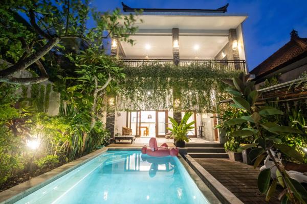 3BR Private Pool Galathe Villa-Canggu, Забронировать  Отели Tumbak Bayuh с парковкой, Парковка