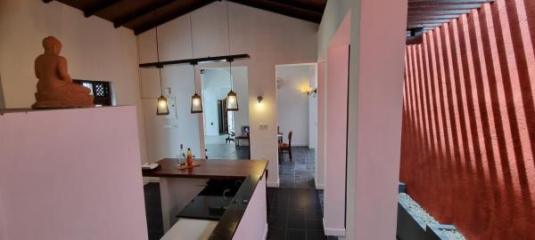 Villa Red, Battaramulla, Забронировать  Отели Западной провинции с парковкой, Парковка