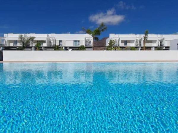 Villa frente al mar en Playa Blanca con piscina y aparcamiento - ES-175-43, Забронировать  Отели Лансароте с парковкой, Парковка
