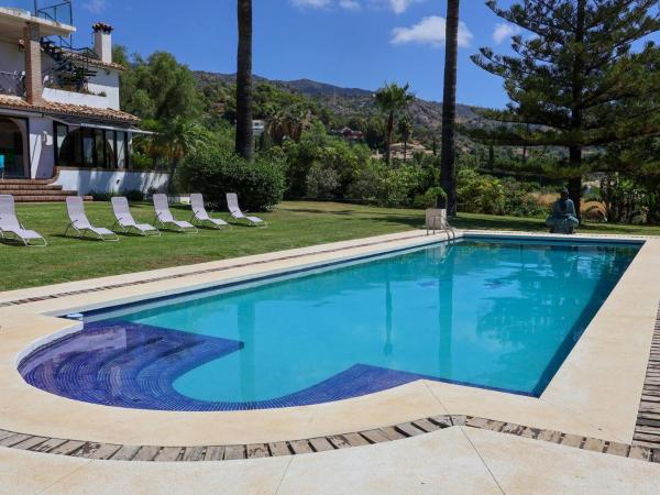 Villa lujosa en Sierra Blanca, Marbella, 5 dormitorios - ES-175-40, Забронировать  Марбелья Коста-дель-Соль