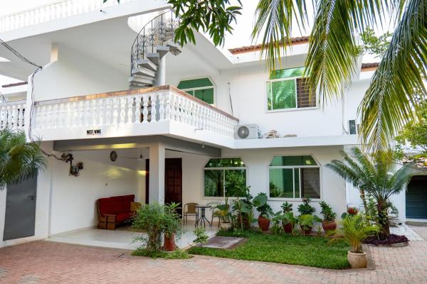 Rajaby Villas, Забронировать  Отели Занзибара с парковкой, Парковка