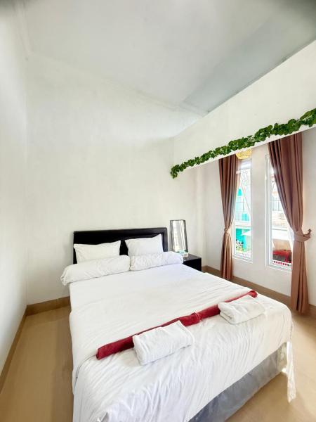 Private Villa Near Nusa Dua Beach Bali, Забронировать  Отели провинции Бали с парковкой, Парковка