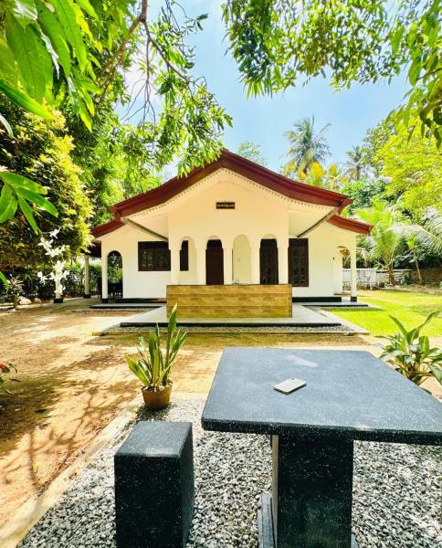 Sathsara Villa, Забронировать  Отели Округа Галле с завтраком, Завтраки