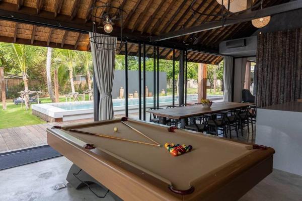 Kalamari Luxury Beach Front Villa, Забронировать  Отели Сурат Тхани с парковкой, Парковка