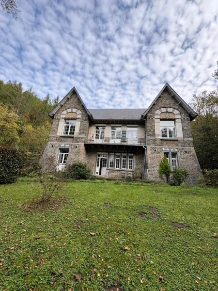 Villa Froidvau, Забронировать  Отели провинции Намюра с парковкой, Парковка