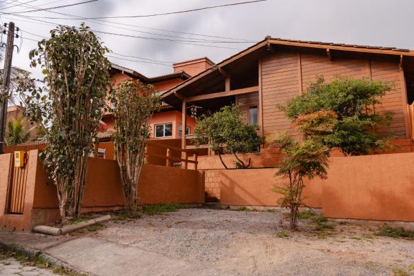 Madalena Guest House - Praia do Campeche, Забронировать  Отели Santa Catarina Island с парковкой, Парковка