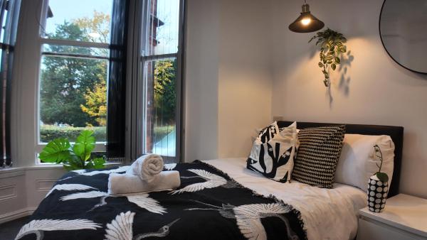 Private, Stylish Studio with Parking in City