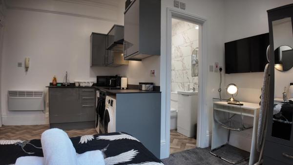 Private, Stylish Studio with Parking in City