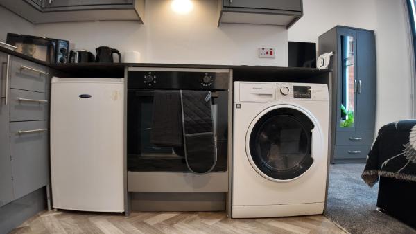 Private, Stylish Studio with Parking in City