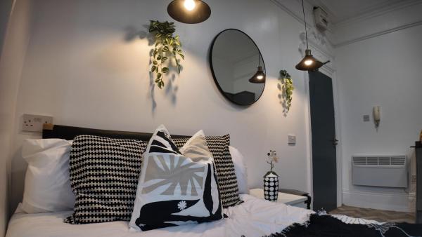 Private, Stylish Studio with Parking in City