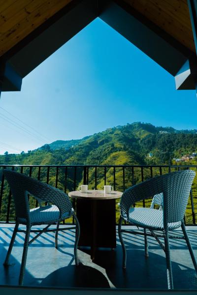 White Flower Hill Retreat Mussoorie, Забронировать  Отели штата Махараштры с парковкой, Парковка