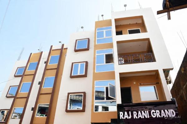 Raj Rani Grand, Забронировать  Отели штата Махараштры с парковкой, Парковка
