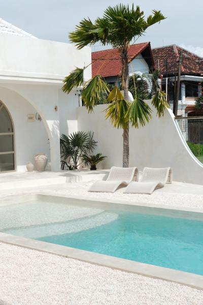 Celina - 2BR Private Pool Mediterranean Villa near Canggu, Забронировать  Чангу Бадунг, рядом с Пляж Чангу