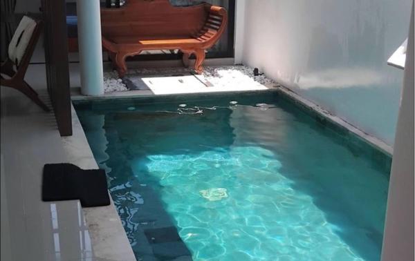 Serene Bali Villa with Private Pool and Antiqued Charm, Забронировать  Керобокан Бадунг