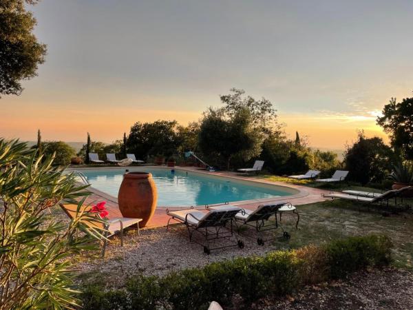 Poggio Bernone - Massa Marittima, Забронировать  Отели Prata с бассейном, Бассейн