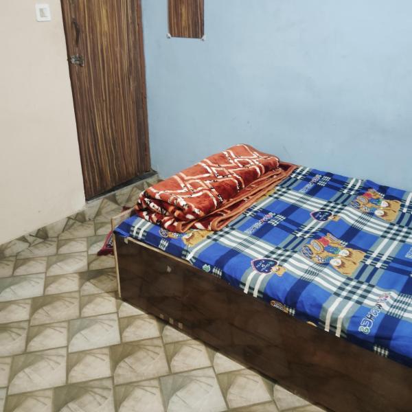 Hotel Shree G- Dham In Near Mathura Railway Station # Dwarkadhish Temple # Restaurant And Free Parking - Fully Air conditioning Premium Room - Top Rated Hotel In Mathura