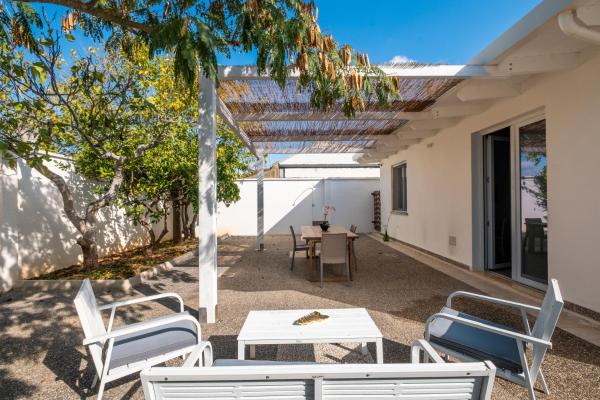 Serèn - Premium Sea Villa, Забронировать  Отели Торре-Лапилло с парковкой, Парковка