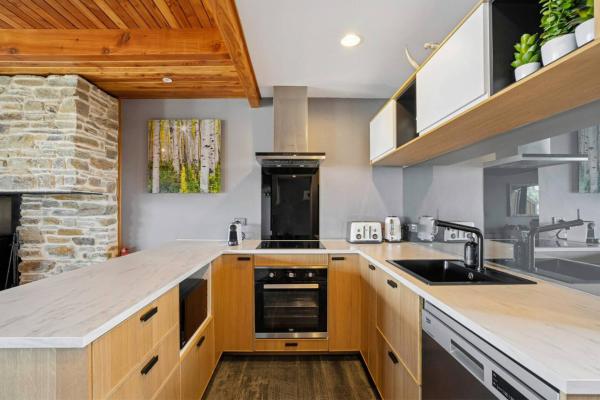 Lakeview Alpine Villa - Great Views, Close to Town, Забронировать  Франктон 