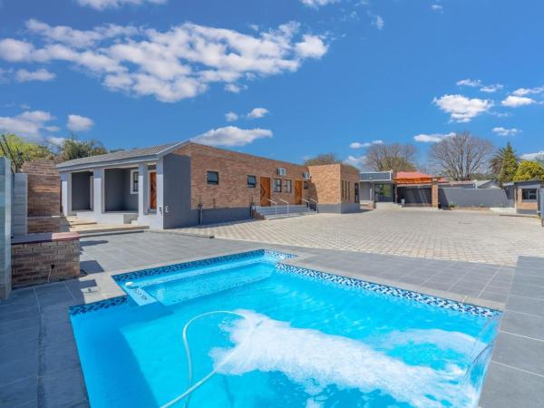 Kuhle Guesthouse, Забронировать  Кемптон-Парк Гаутенг