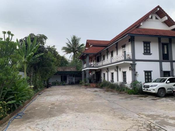 The ziong\s inn guesthouse, Забронировать  Отели Луангпхабанг с парковкой, рядом с Night Market, Парковка