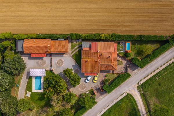 Villa Asia Deluxe, Забронировать  Отели Озера Тразимено с парковкой, Парковка