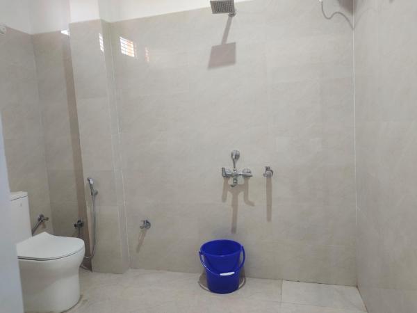 Ramatva Home Stay, Забронировать  Отели штата Уттар-Прадеша с парковкой, Парковка