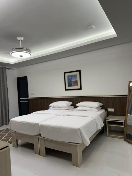 Fovahi Shark View Inn, Забронировать  Отели Фувамула с парковкой, Парковка