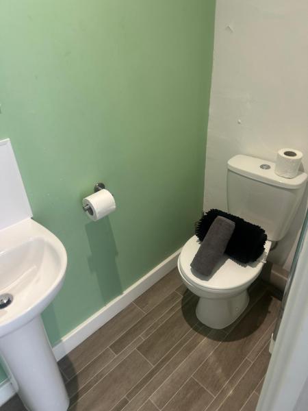 Lovely room in derby, Забронировать  Дерби Дербишир, рядом с Derby Central Library