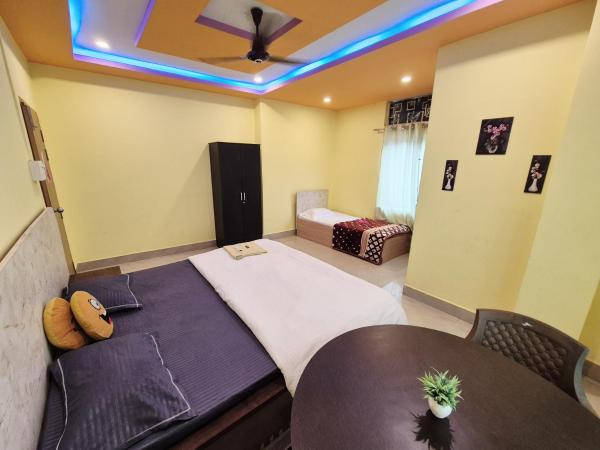Jnm homestay, Забронировать  Отели Гувахати с парковкой, рядом с Региональный научный центр, Парковка