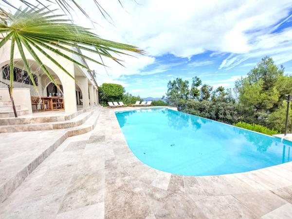 Villa Odyssee by Interhome, Забронировать  Отели Сен-Тропе залива с парковкой, Парковка