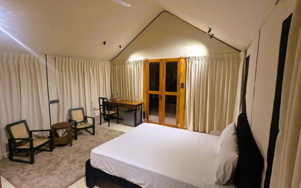Enchanted Escapes Yala, Забронировать  Отели Хамбантота с парковкой, Парковка